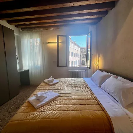 San Matteo Rialto Terrace Apartment *